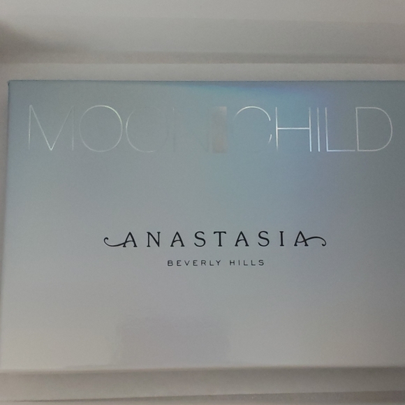 Anastasia moon glow eyeshadow palette. - Picture 2 of 3